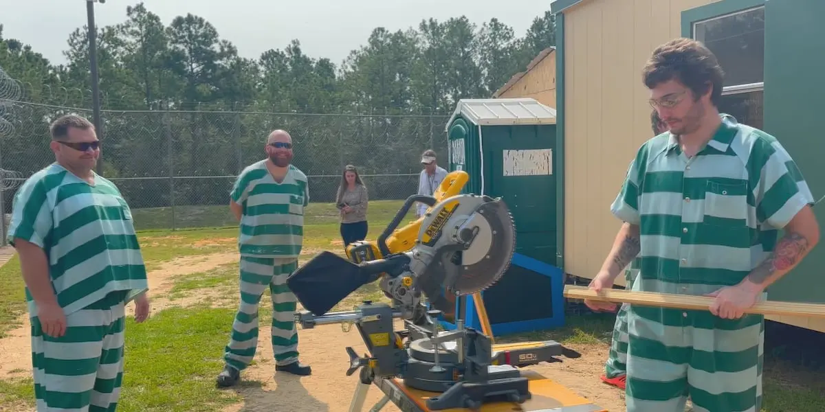 Walton County Jail Inmates Graduate From Construction Trade Class